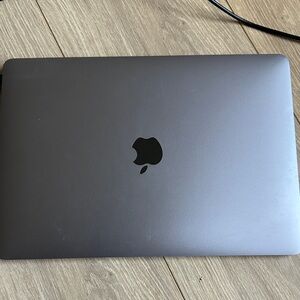 MacBook Air (M1, 2020) - Dark Gray Finish